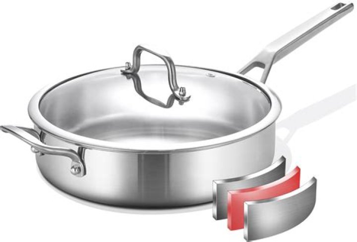 Can I use oven cleaner on stainless steel pan?
