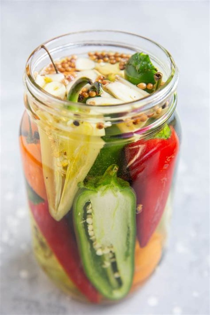 How do you keep pickled peppers crispy?