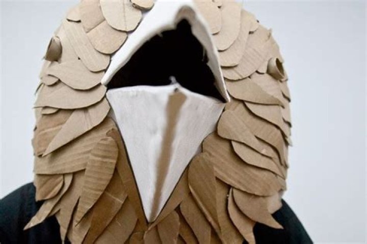 How do you make a bird beak out of cardboard?