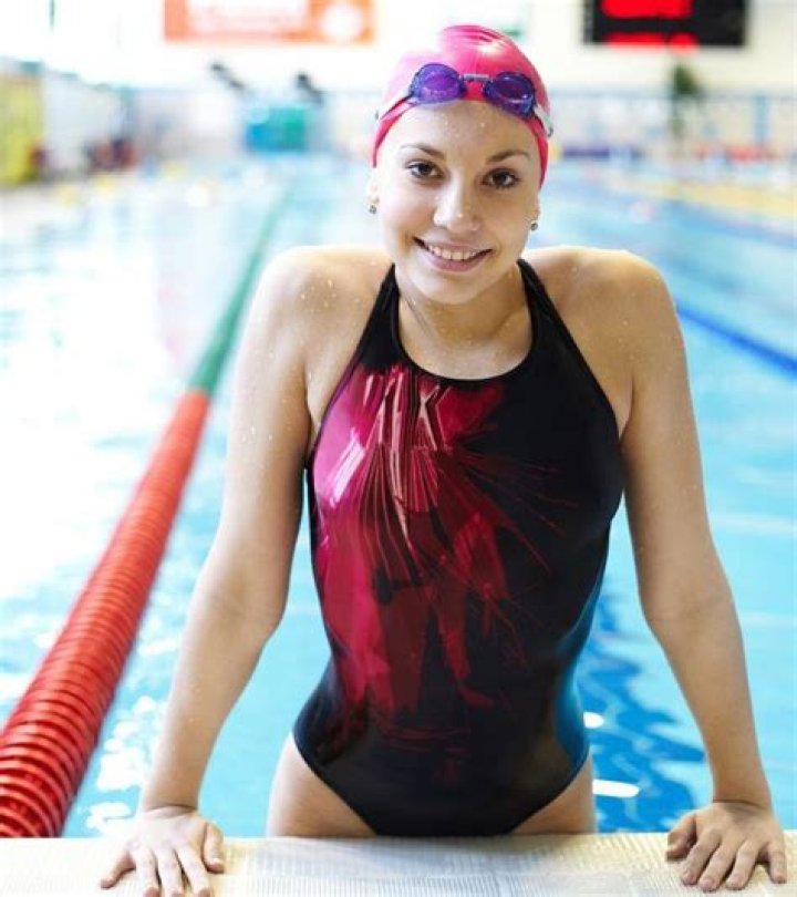 What do female swimmers wear?